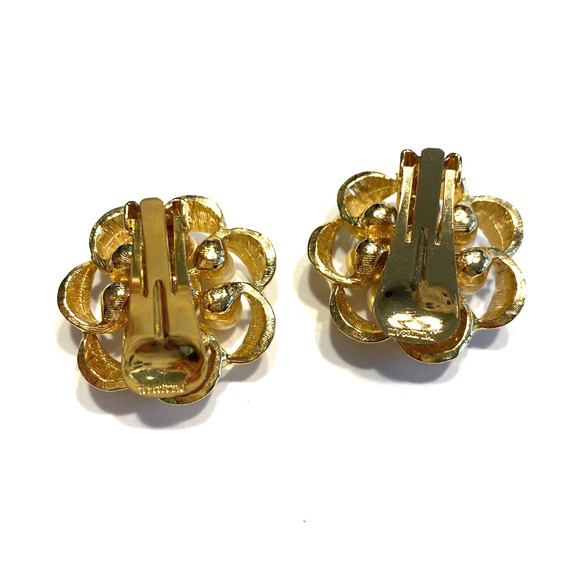 Vintage Clip On Earrings Large Textured Goldtone Rounds Pearl Beaded Center Chic - Picture 2 of 6